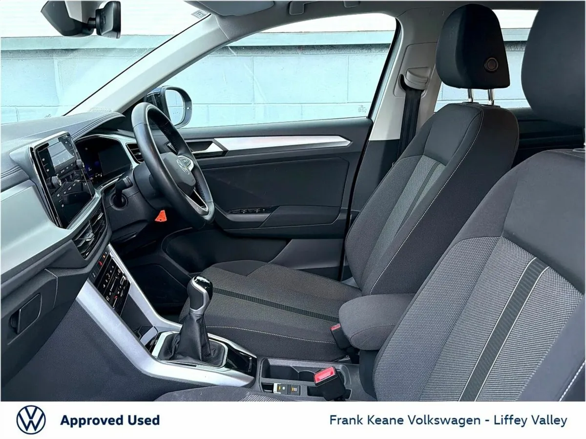 Volkswagen T-Roc LIFE 1.0 TSI 110HP *SILVER WITH B - Image 4