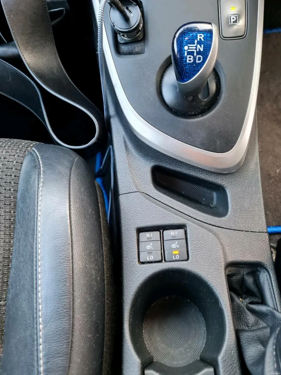 Toyota Auris Hybrid 2015 XL-Automatic - Image 4