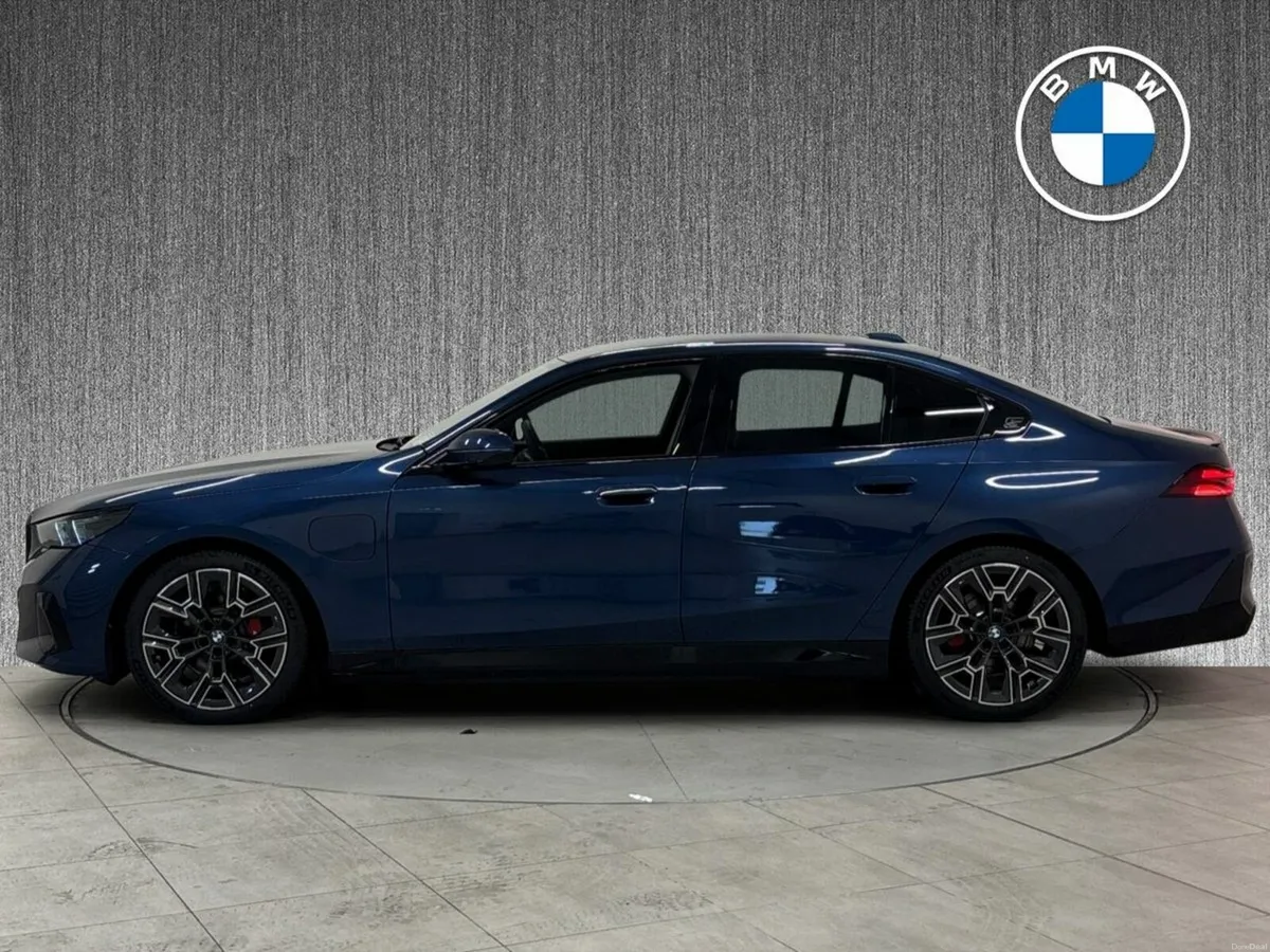 BMW 5-Series 530e Msport Saloon - Image 4