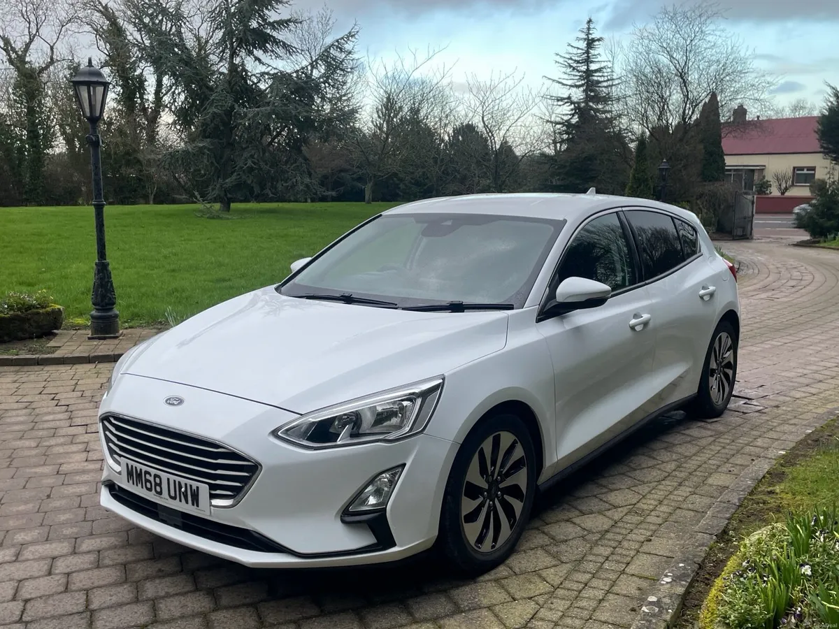 FORD FOCUS ZETEC 2018 WHITE - Image 2