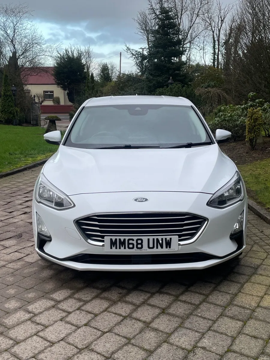 FORD FOCUS ZETEC 2018 WHITE - Image 4