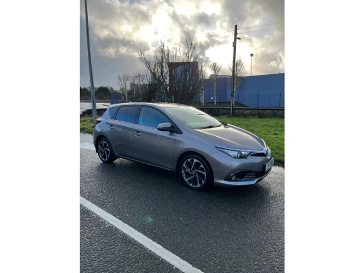 Toyota Auris 1.4 D-4D SOL 4DR - Image 3