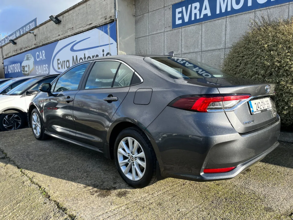 Toyota Corolla SALOON LUNA HYBIRD AUTOMATIC 1.8 PE - Image 4