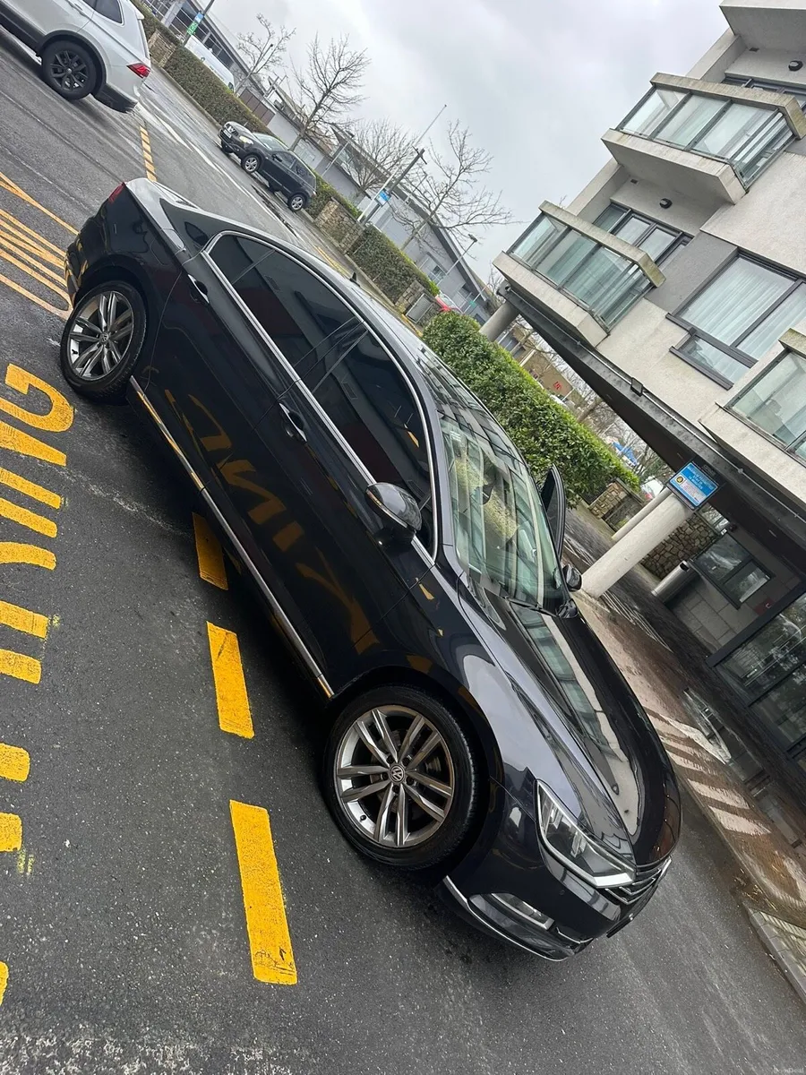 Volkswagen Passat - Image 1