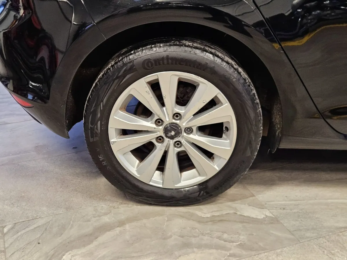 15 VOLKSWAGEN GOLF AUTOMATIC - Image 4