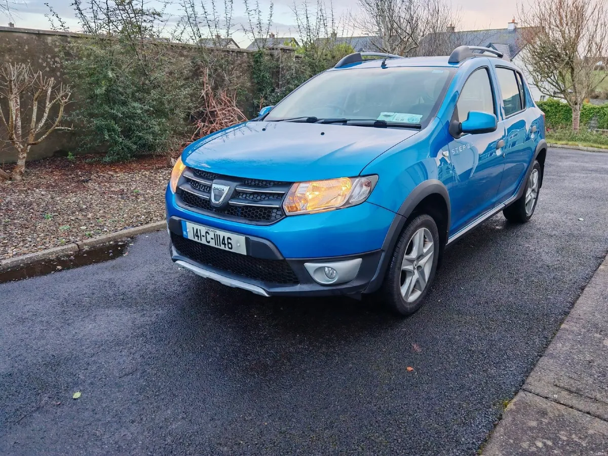 2014  Sandero Stepway Laureate. - Image 1