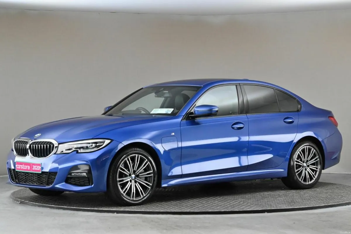 BMW 3-Series 330E M SPORT G20 **BLACK LEATHER** - Image 4