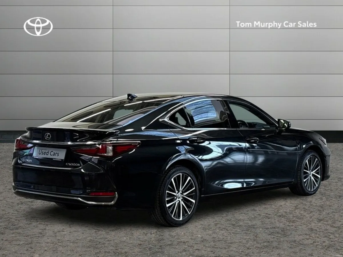 Lexus ES ES300h Dynamic - Image 2