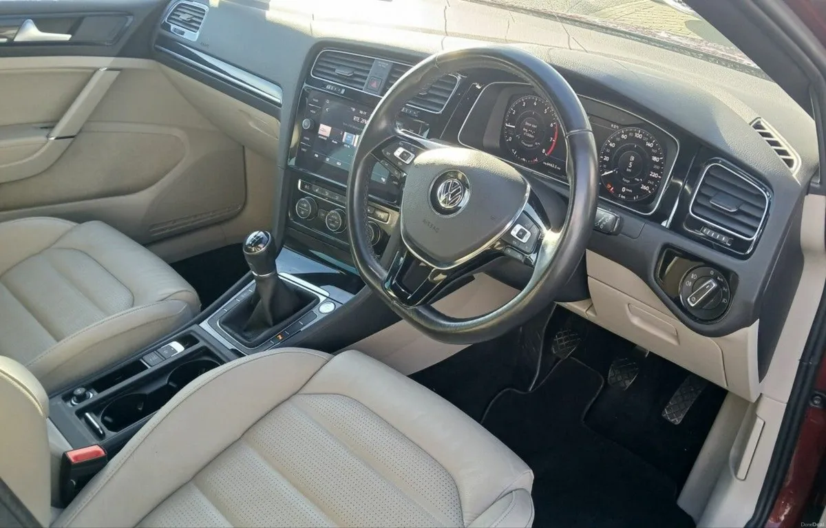 Volkswagen Golf Highline 1.5 TSI 150HP **REAR VIEW - Image 3