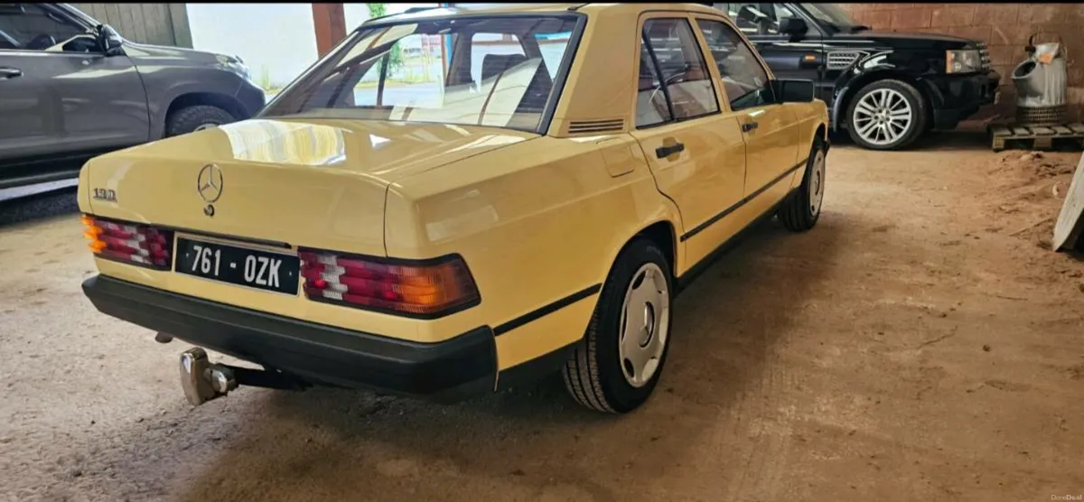 Mercedes benz 190 - Image 3