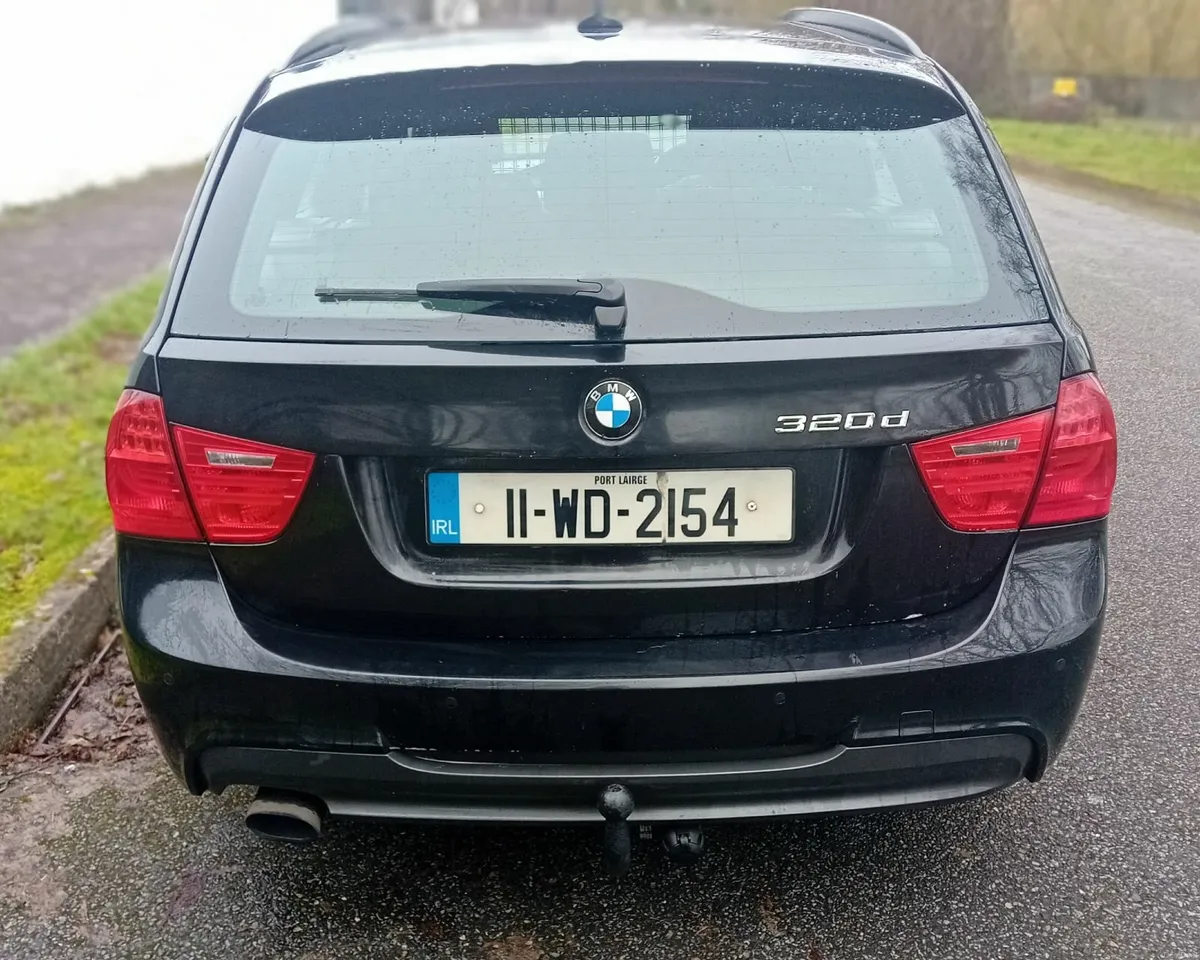 BMW 3-Series 2011 - Image 3