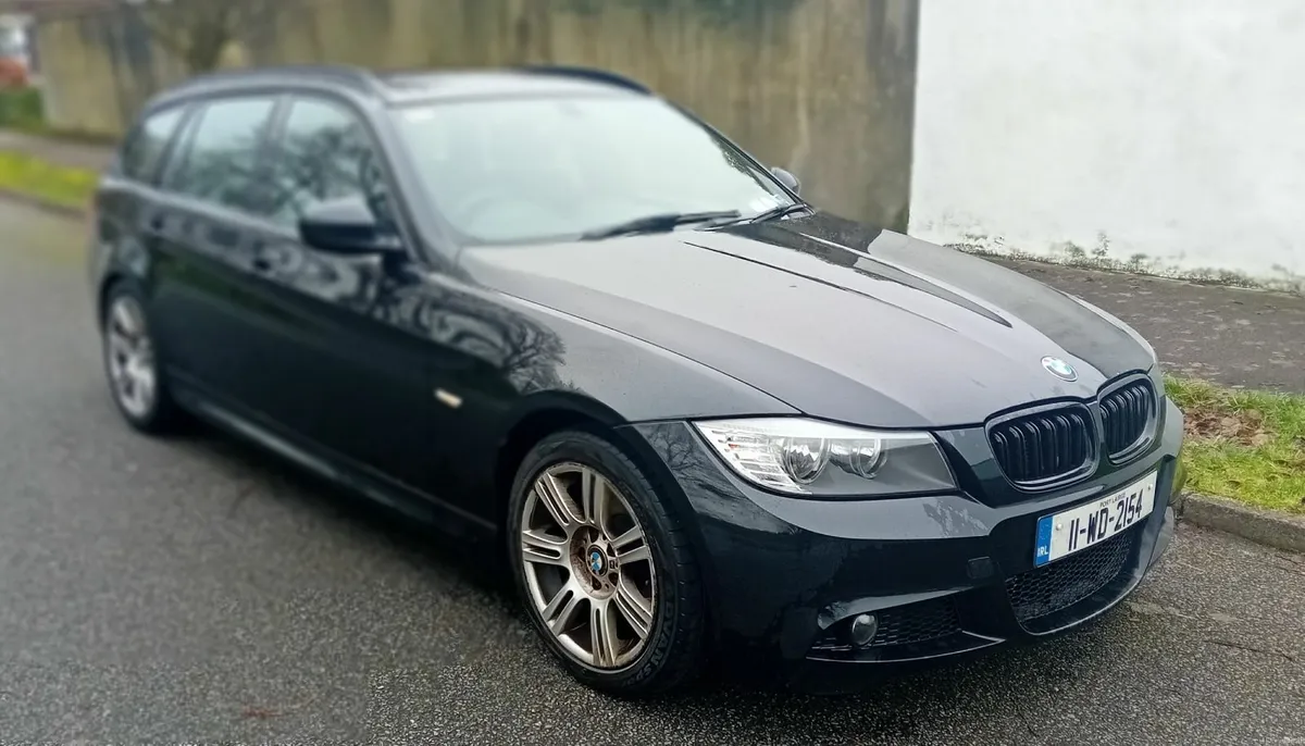 BMW 3-Series 2011 - Image 2