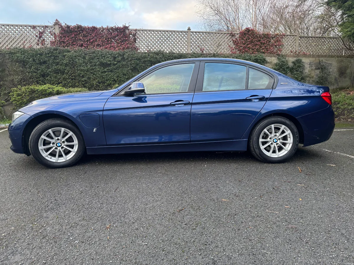 BMW 330e petrol plug-in hybrid  > * Special Deal * - Image 5