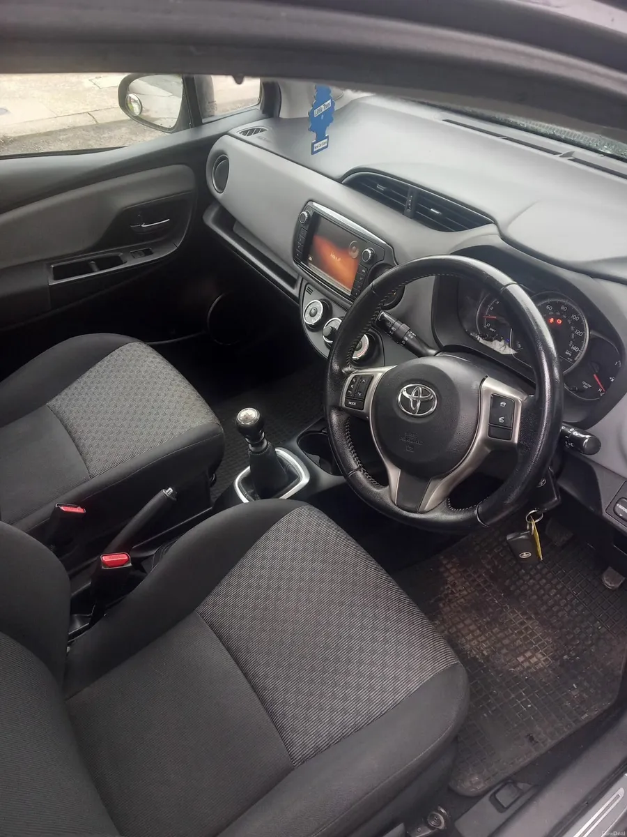Toyota Yaris 2015 - Image 4