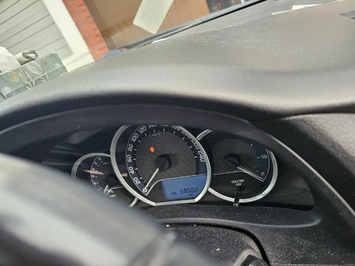 Toyota Auris 2014 - Image 4