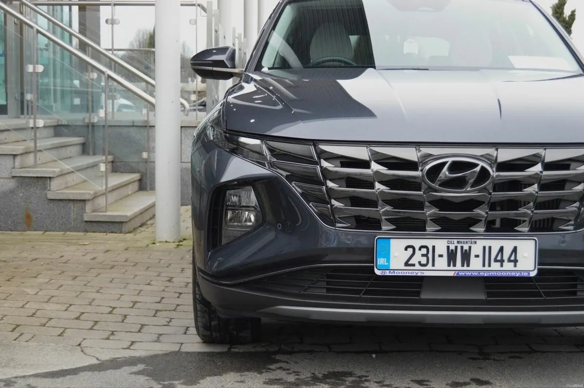 Hyundai Tucson 2WD Executive Plus - Image 3