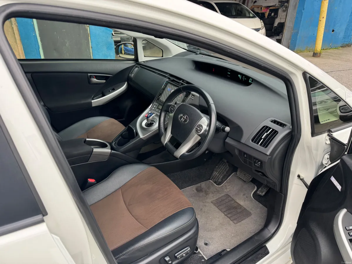 Toyota Prius - Image 4