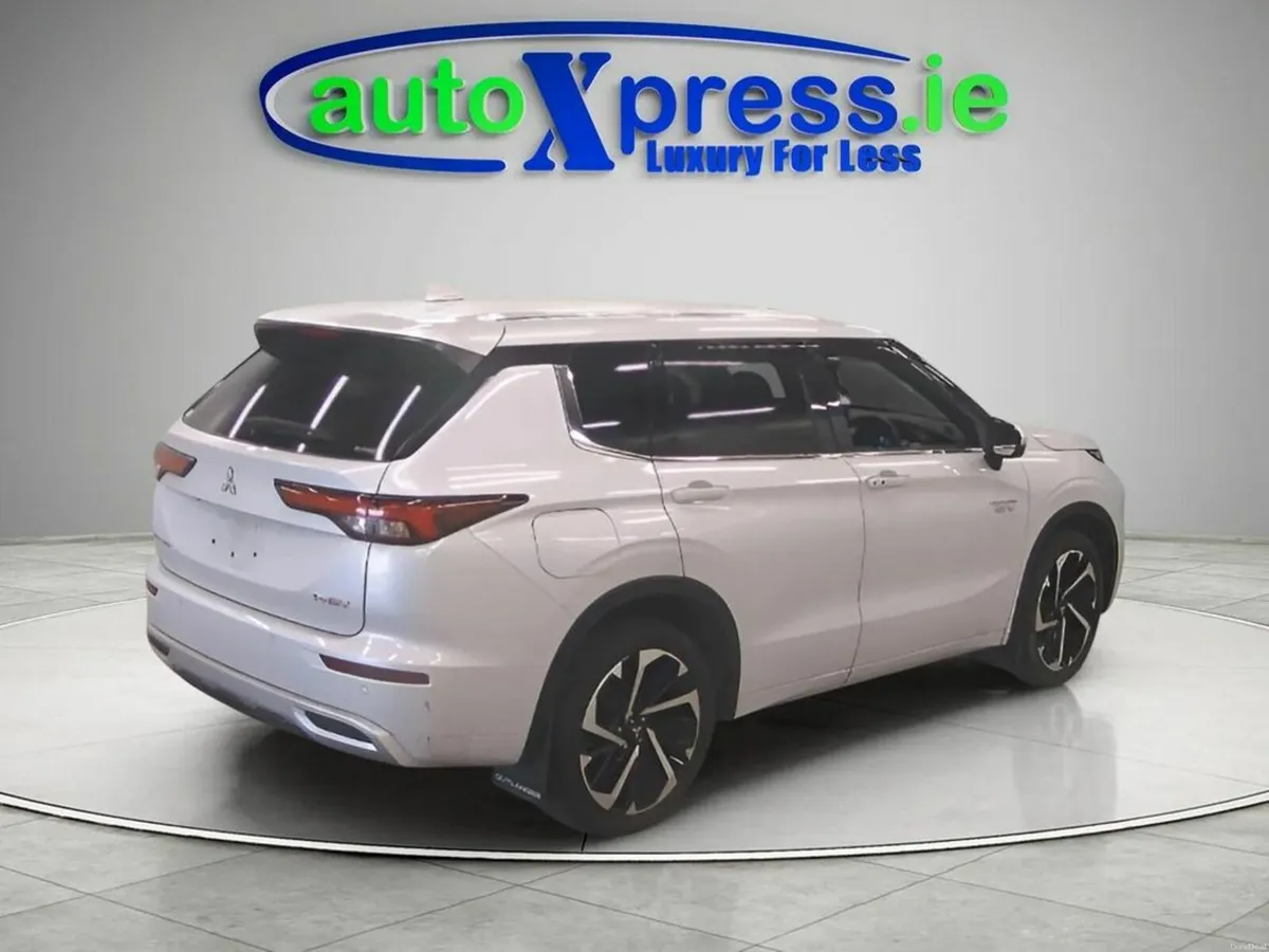 Mitsubishi Outlander 4WD PHEV Low mileage, Reversi - Image 3