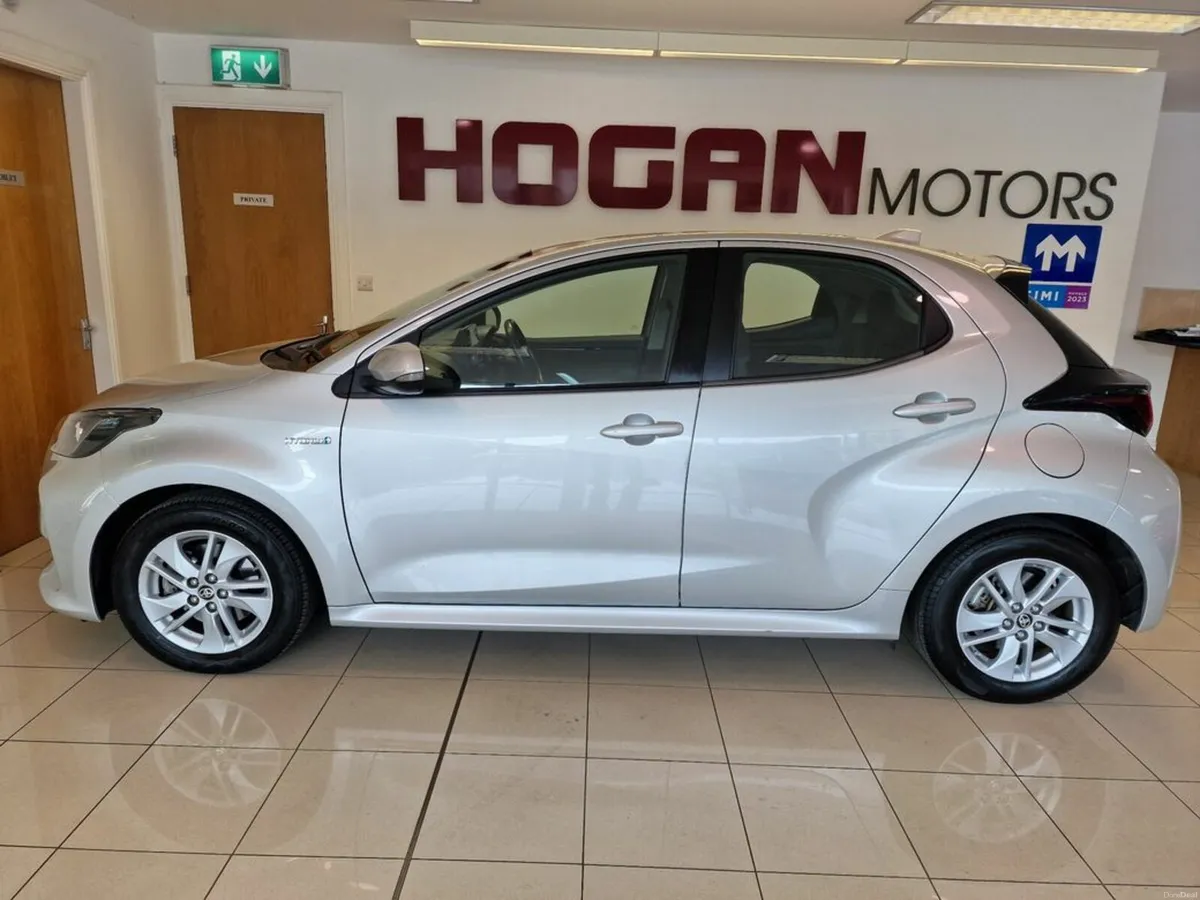 Toyota Yaris Hybrid Luna Automatic - Image 4