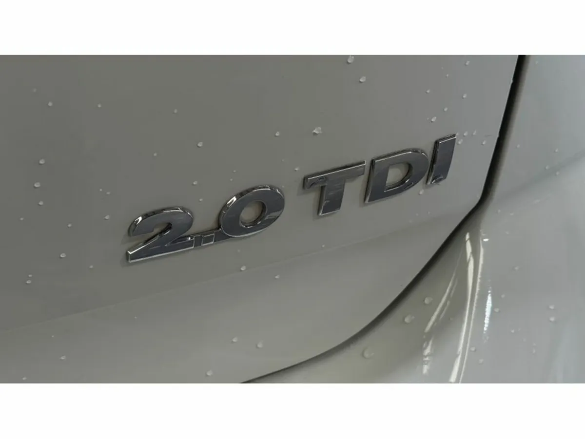 Volkswagen Golf 2.0 TDI Highline Meister Leather s - Image 4