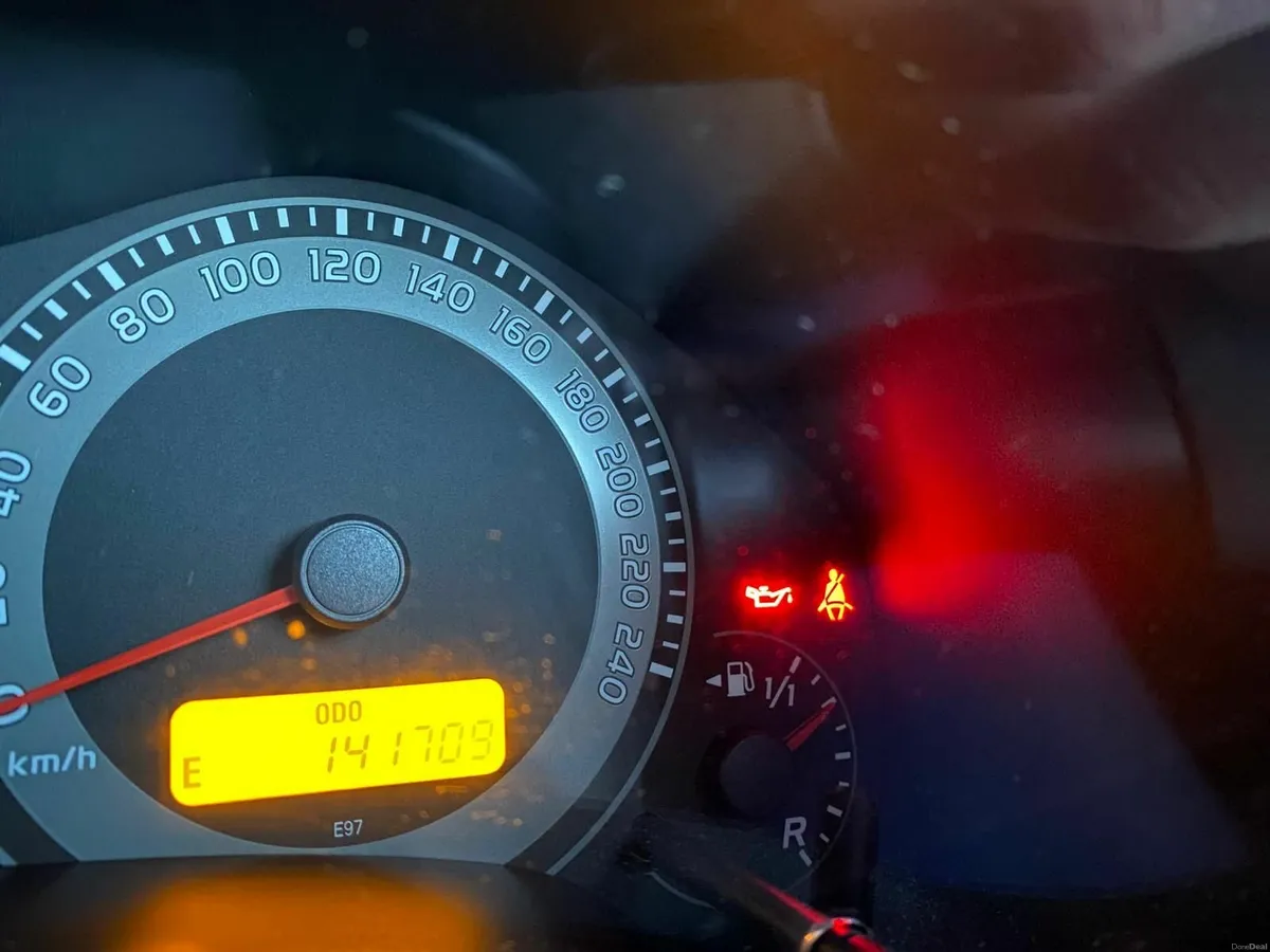 Toyota Auris 2012 auto low mileage - Image 3