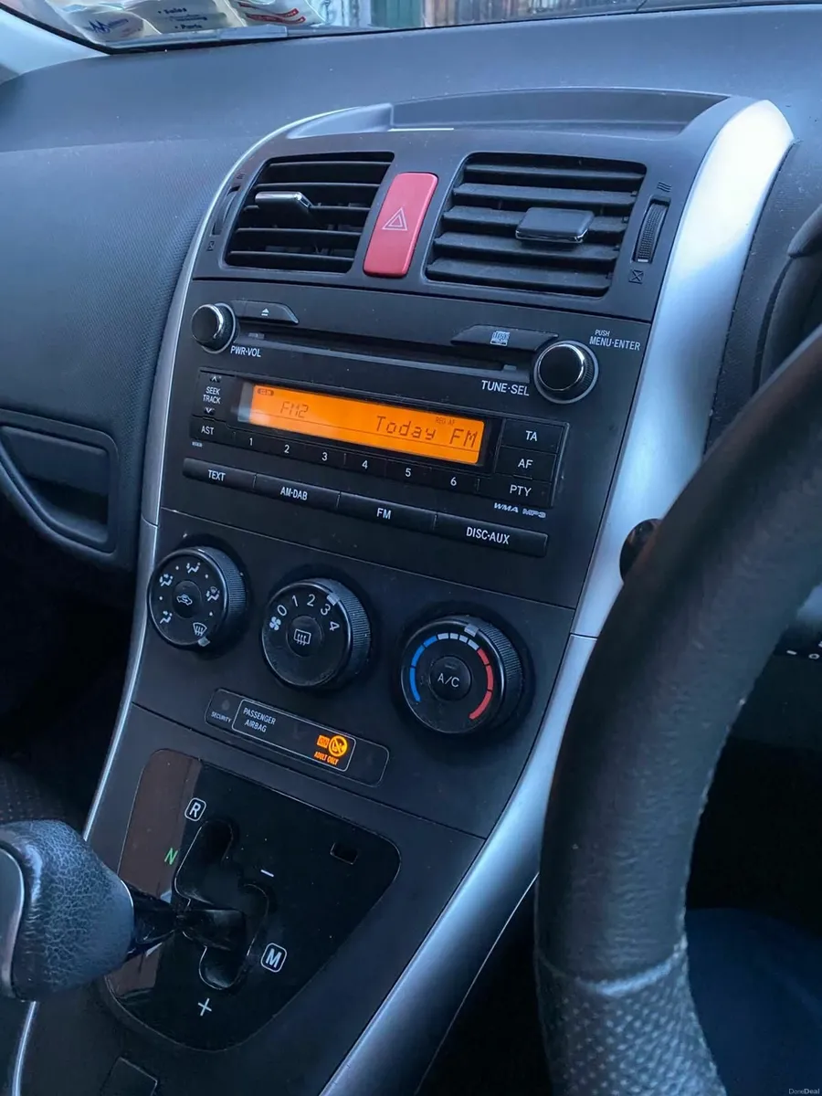 Toyota Auris 2012 auto low mileage - Image 4