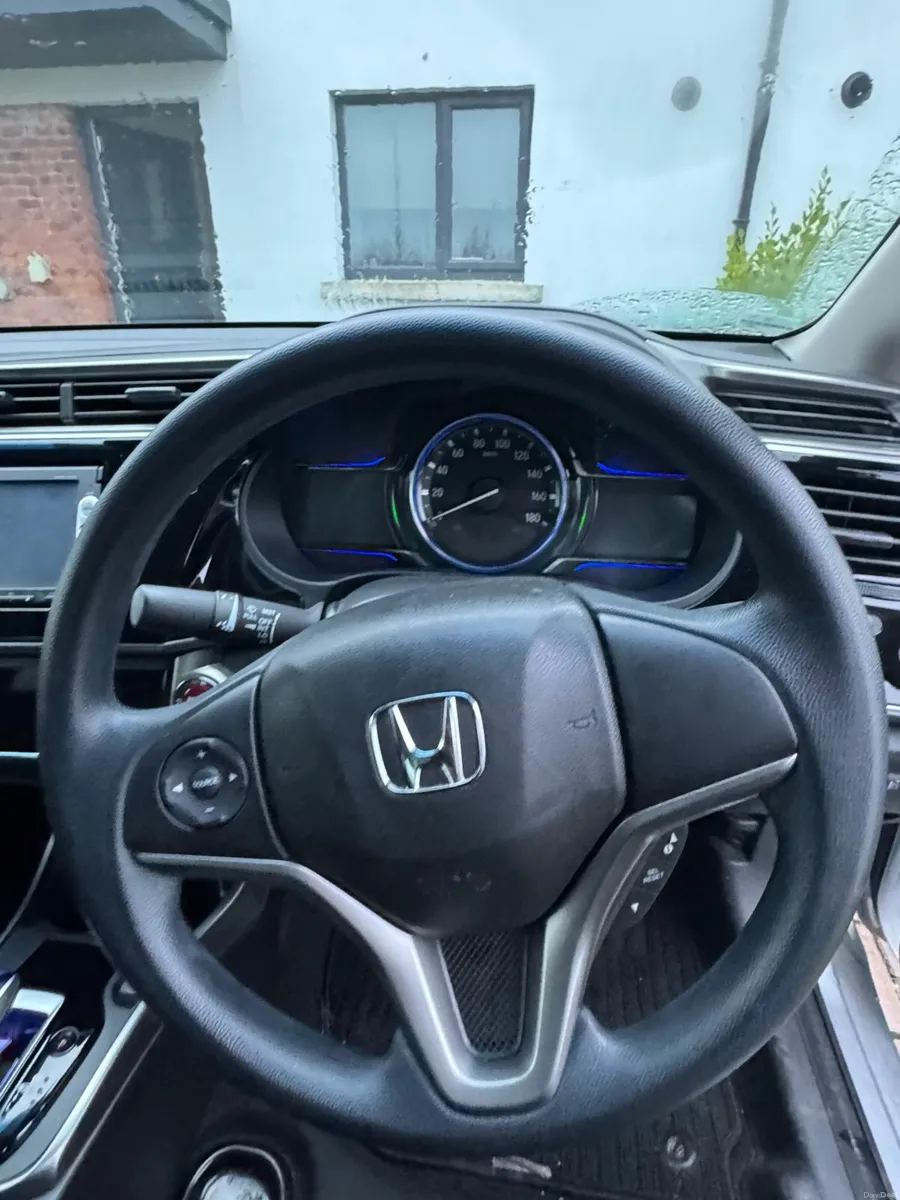 Honda Grace Hybrid - Image 3