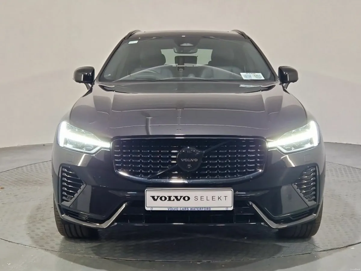 Volvo XC60 T8 AWD PHEV Ultra Black Edition - Image 2