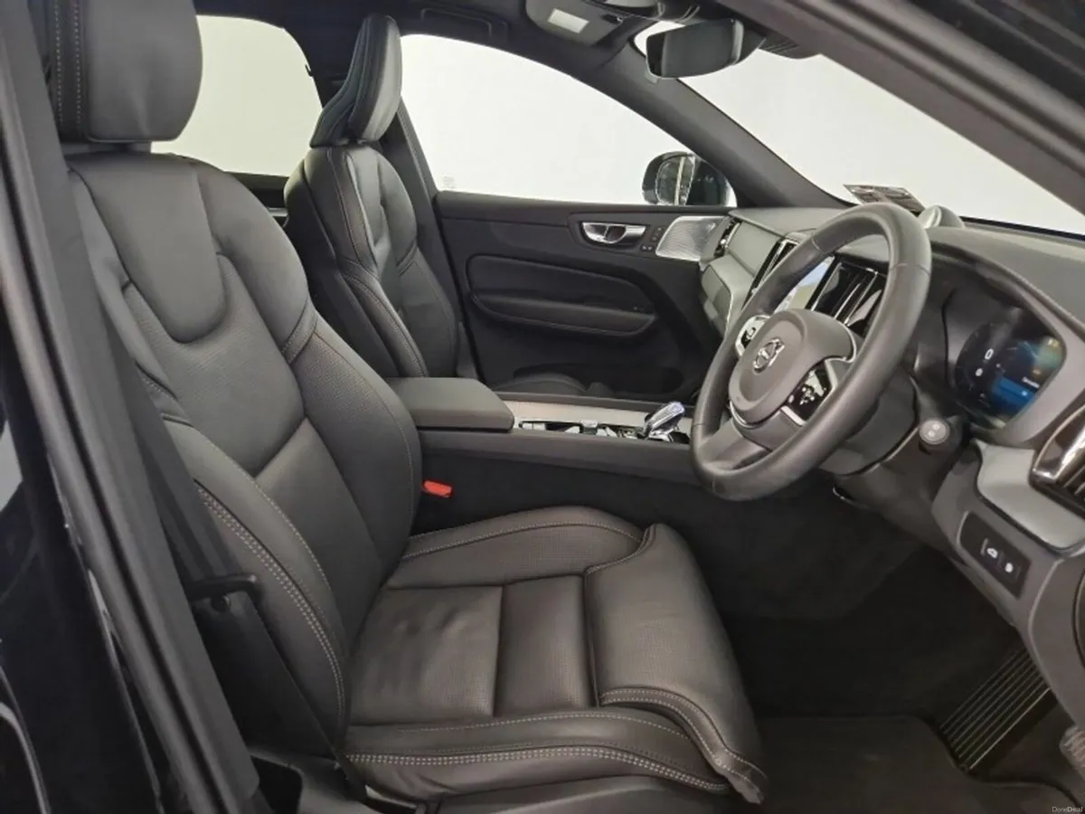 Volvo XC60 T8 AWD PHEV Ultra Black Edition - Image 4