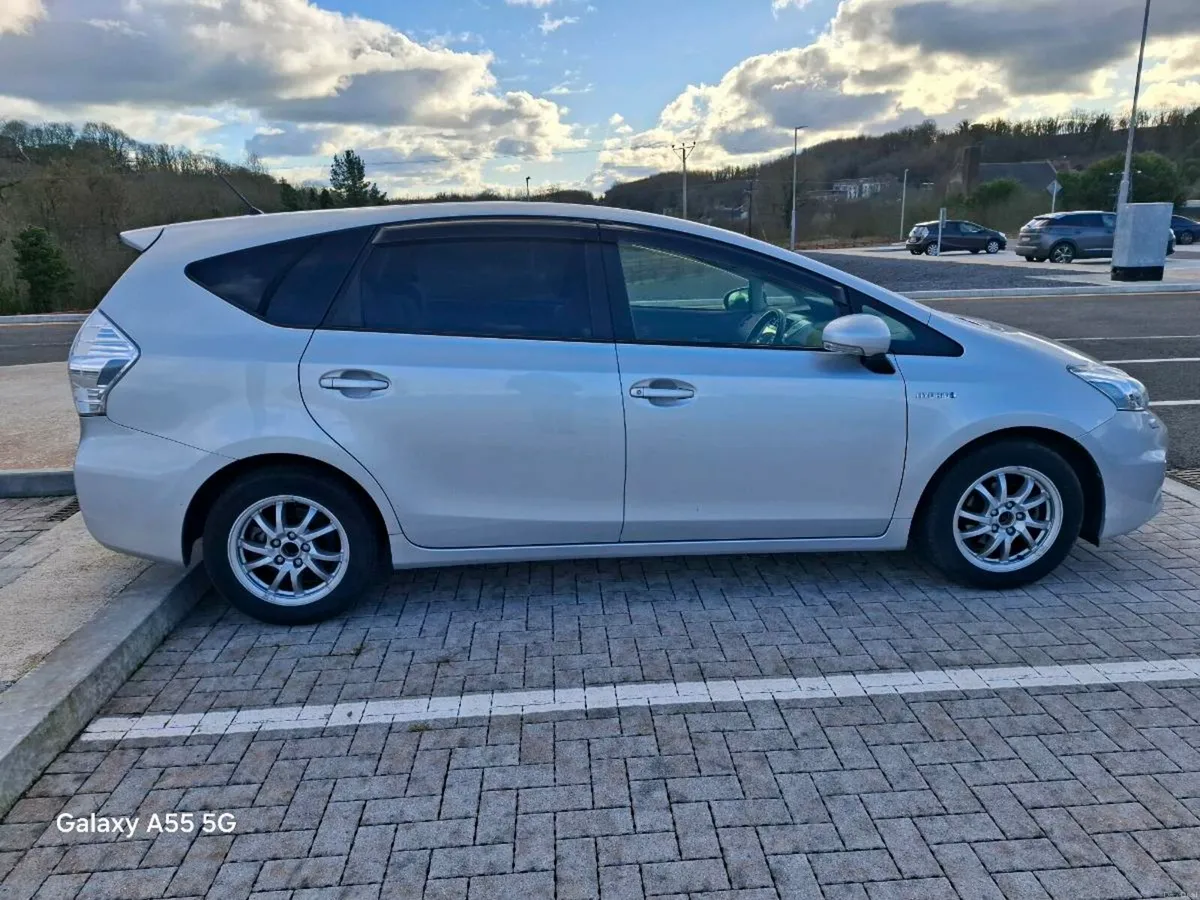 Toyota Prius alpha 7 seater 2012 - Image 3