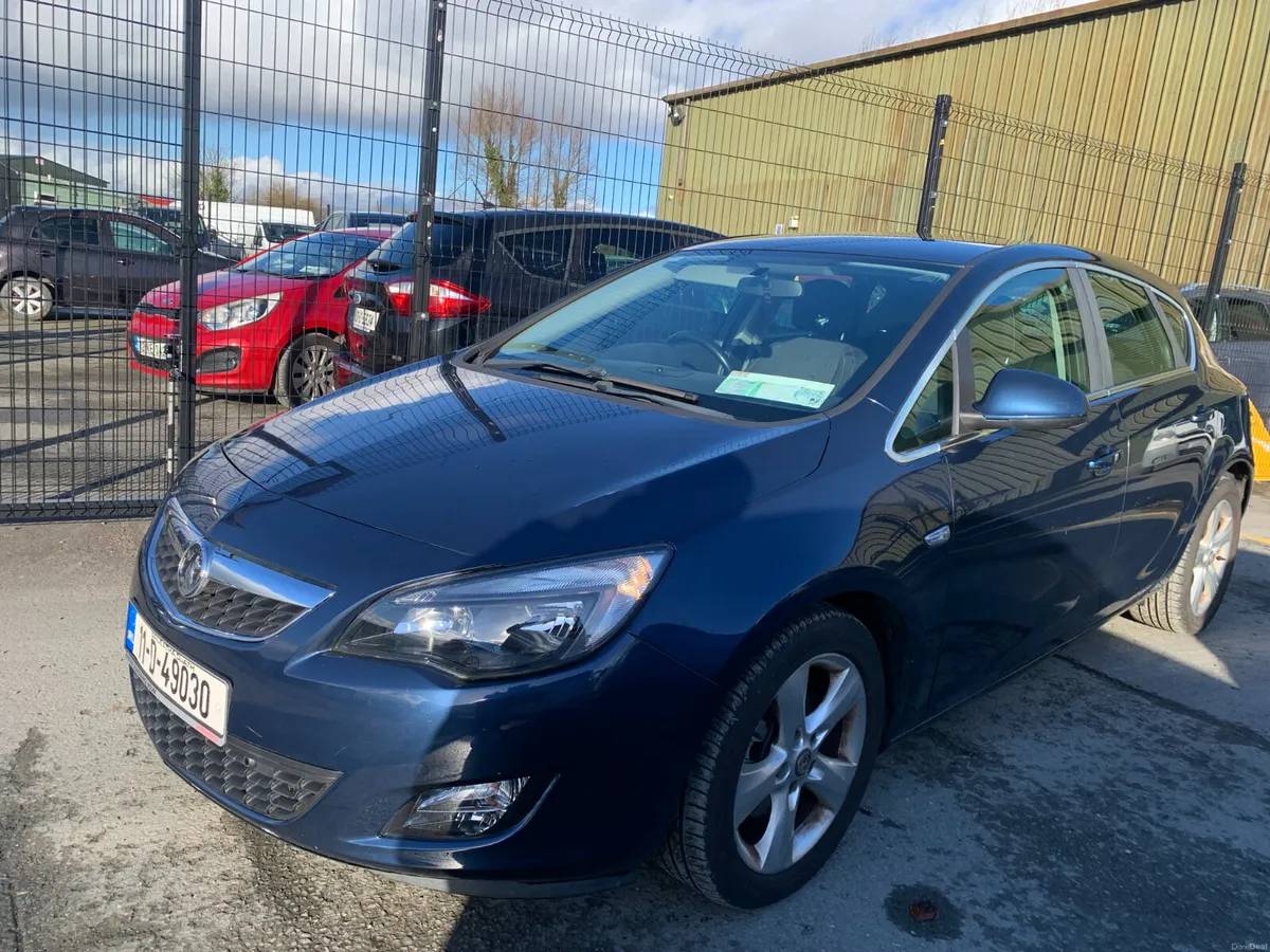 Vauxhall Astra 2011 Manual Diesel - Image 1