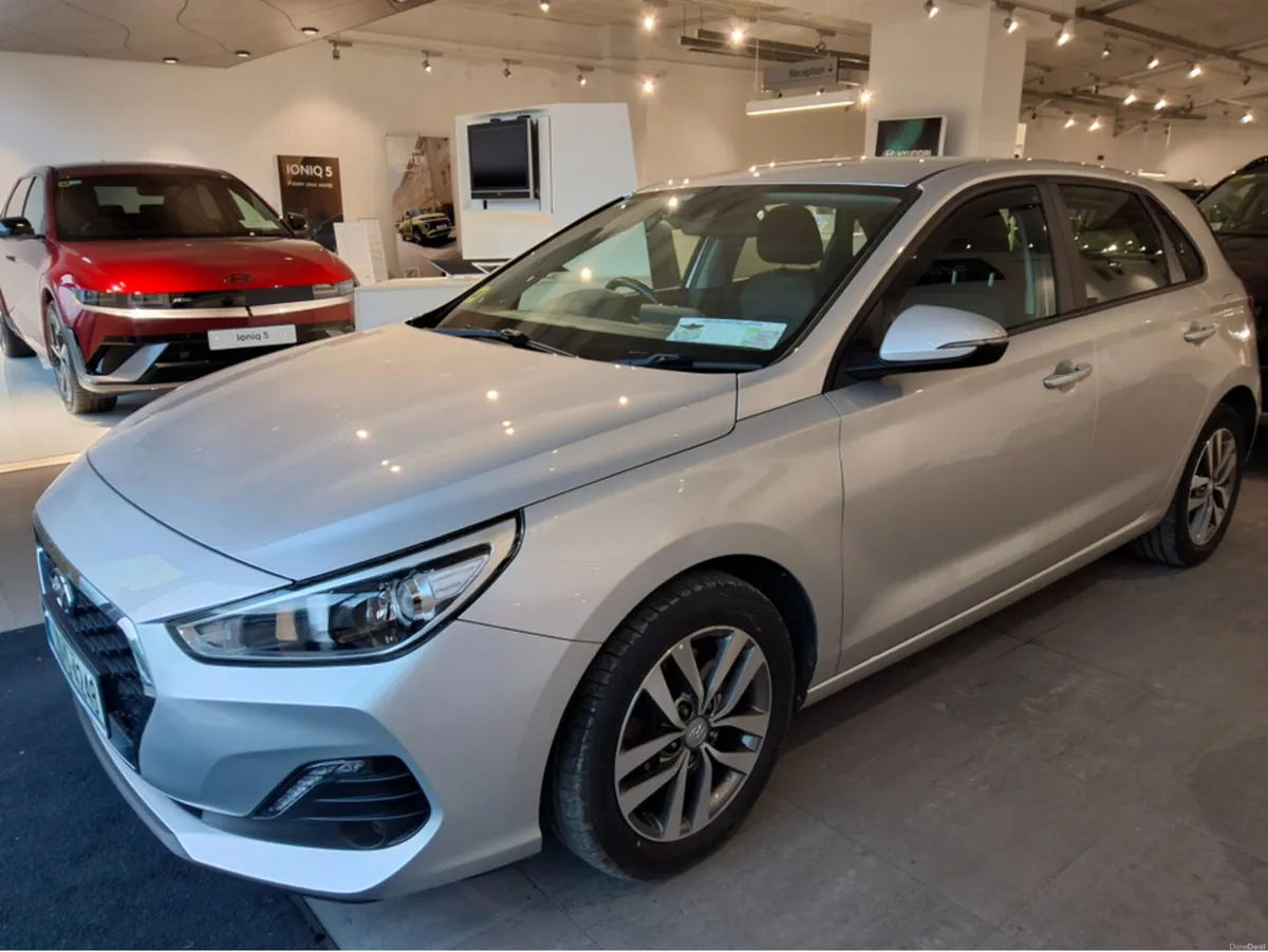 Hyundai i30 DELUXE ** NCT 01/28 **  Very Low kms * - Image 4