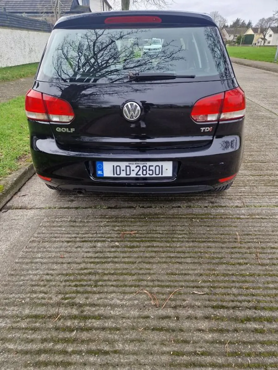 2010 Volkswagen Golf - Image 2