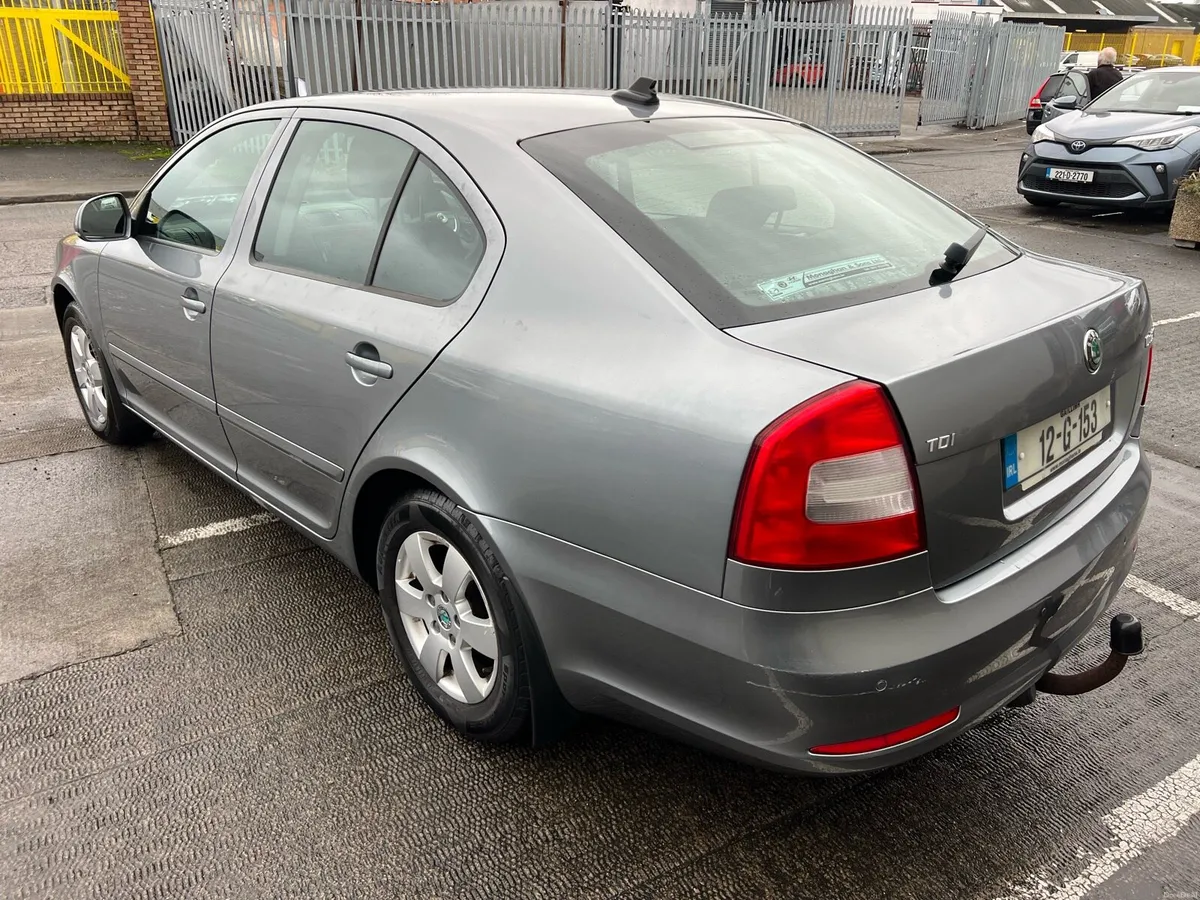 2012 Skoda Octavia 1.6 TDI 1 owner low KMS - Image 4