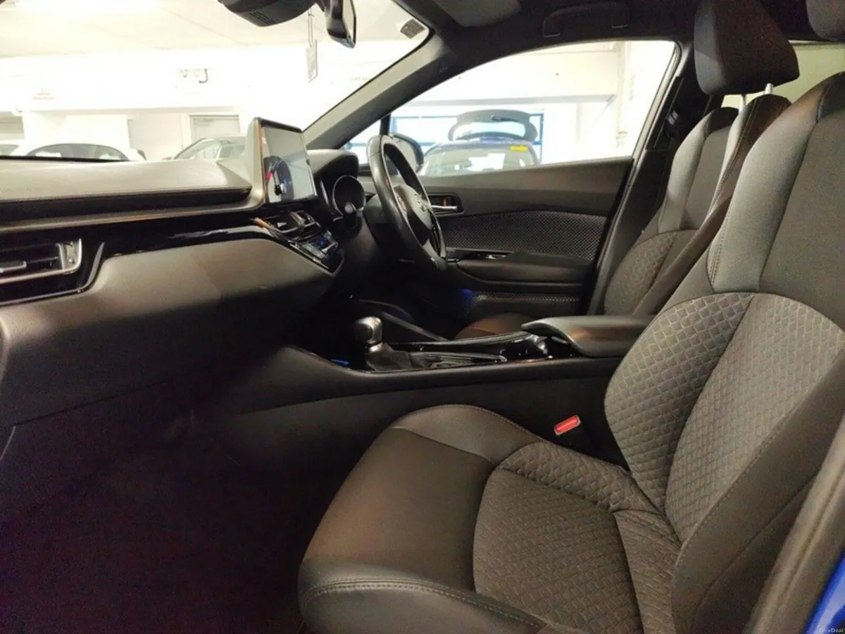Toyota C-HR SPORT BI-TONE 1.8 - Image 6