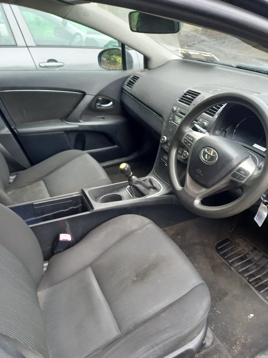 2010 Toyota Avensis 2L Diesel - Image 2