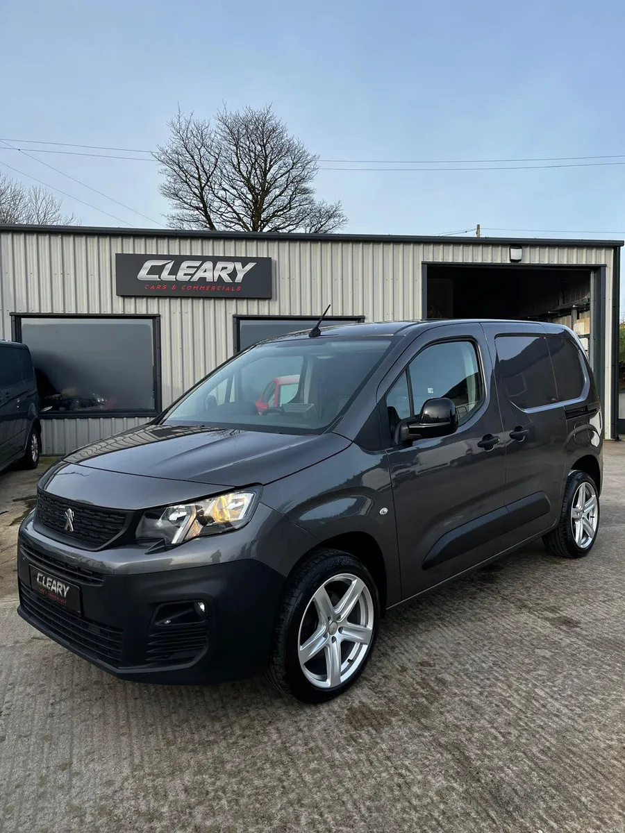 Peugeot Partner 2022, 6 Speed, 3 Seater - Image 1