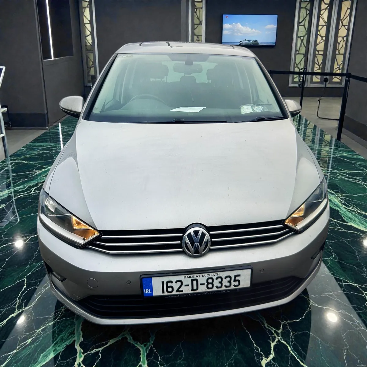 2016 Volkswagen Golf 1.2 TSI 110 bhp Lounge - Image 4