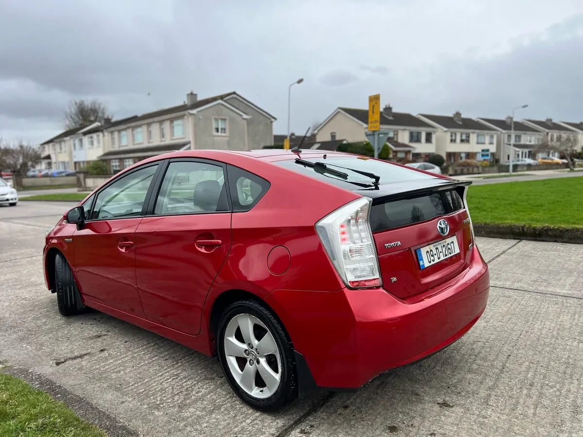 Toyota Prius 1.8 hybrid (low mileage) - Image 2