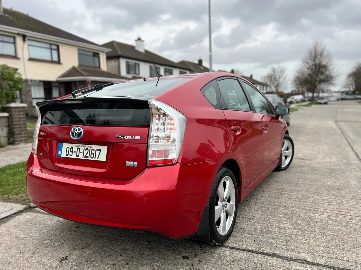 Toyota Prius 1.8 hybrid (low mileage) - Image 4