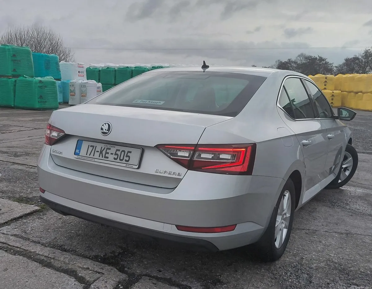 Skoda Superb 2017 - Image 3