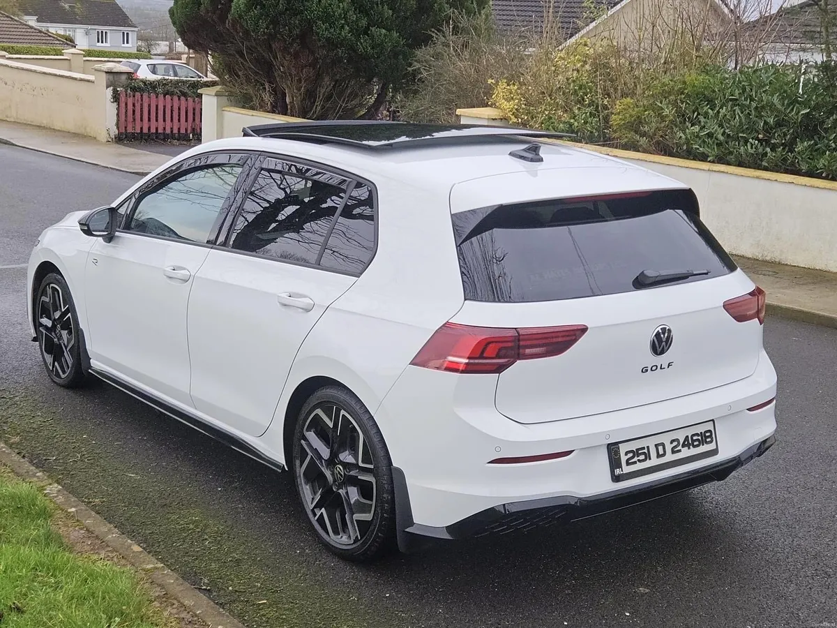 Volkswagen Golf R-Line 2025 - Image 3