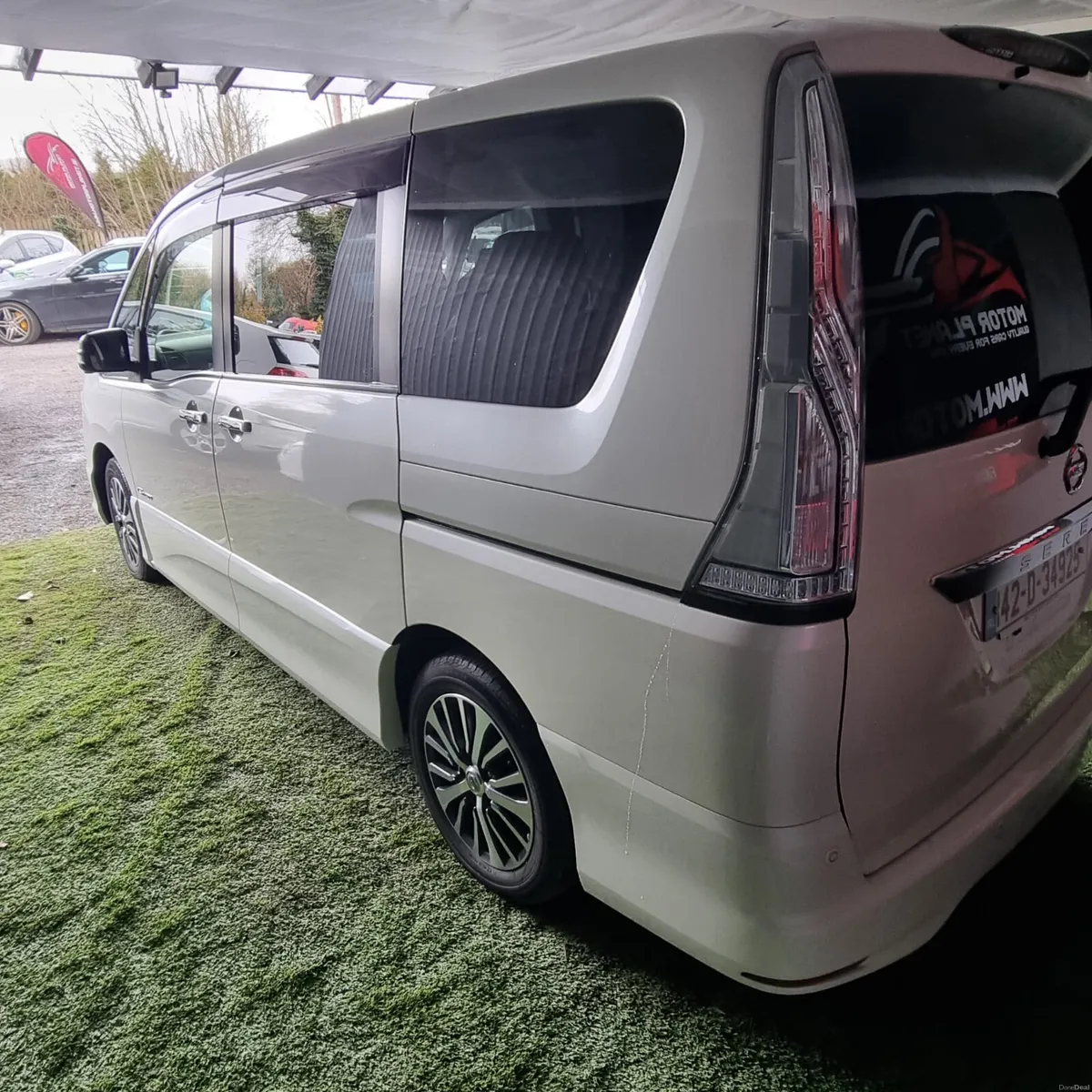 2014 Nissan Serena Automatic - Image 4