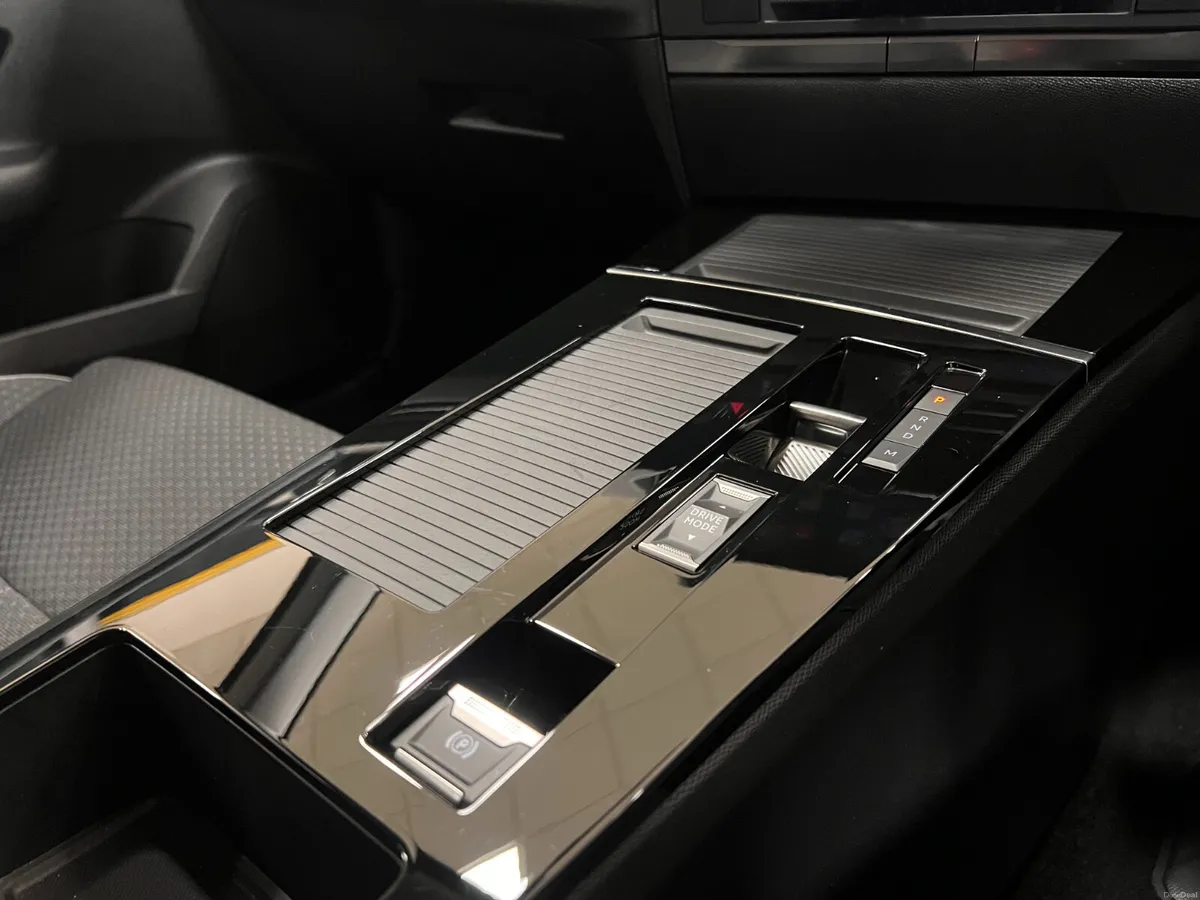 Superb Value Automatic Diesel Low Kms High Spec Ne - Image 4