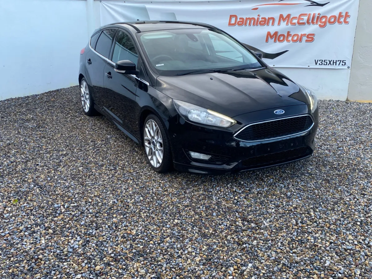 2016 Ford Focus ST-LINE - Image 2