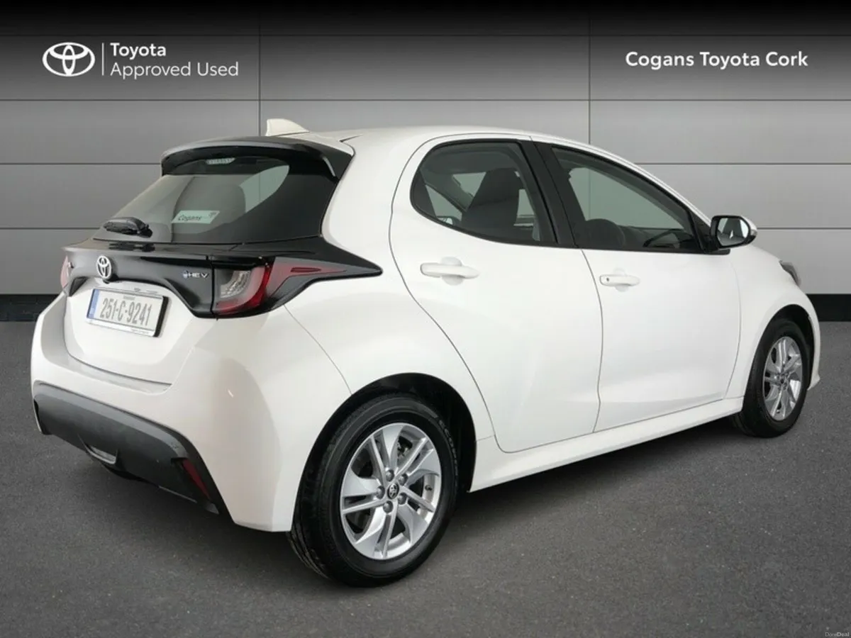 Toyota Yaris Hybrid Luna - Image 2