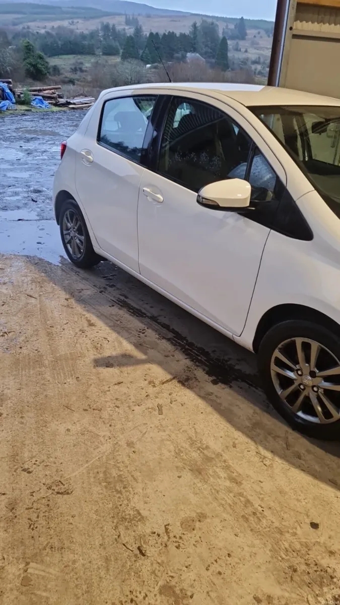 Toyota Yaris 2015 - Image 3