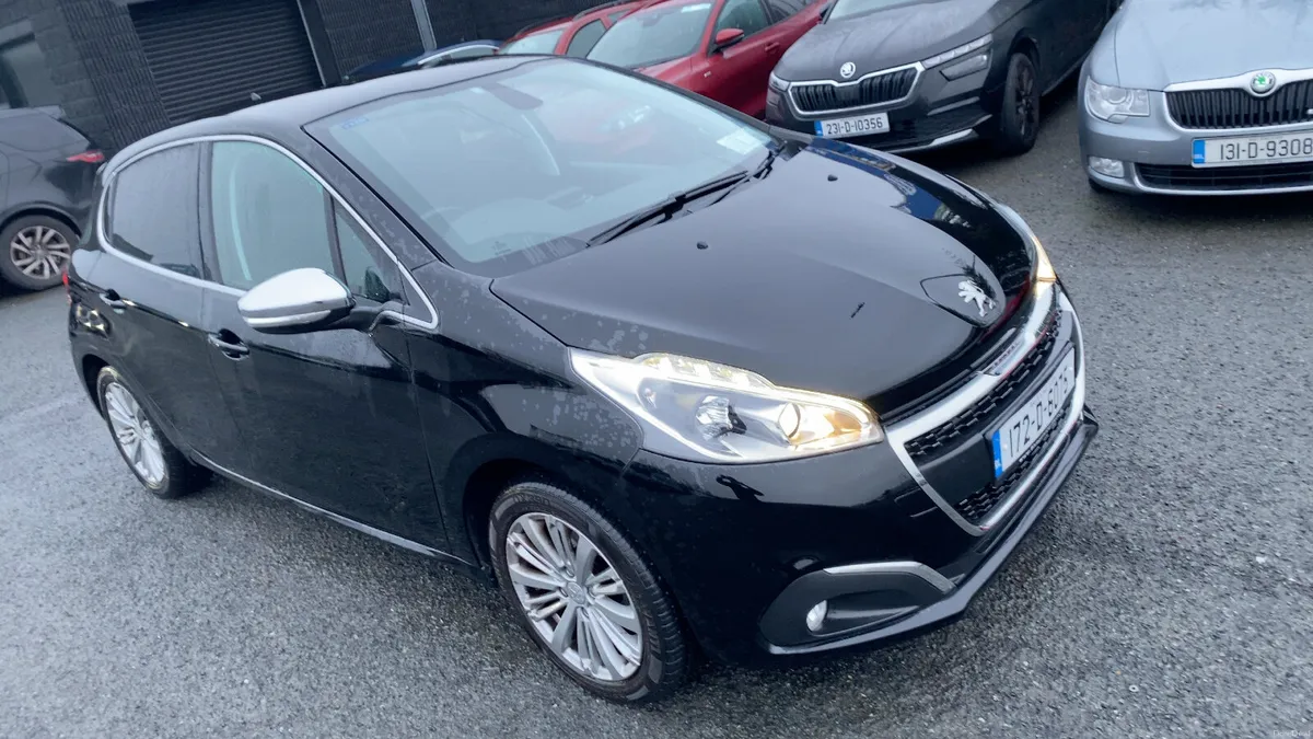 Peugeot 208 2017  1.2 AUTOMATIC PETROL - Image 1