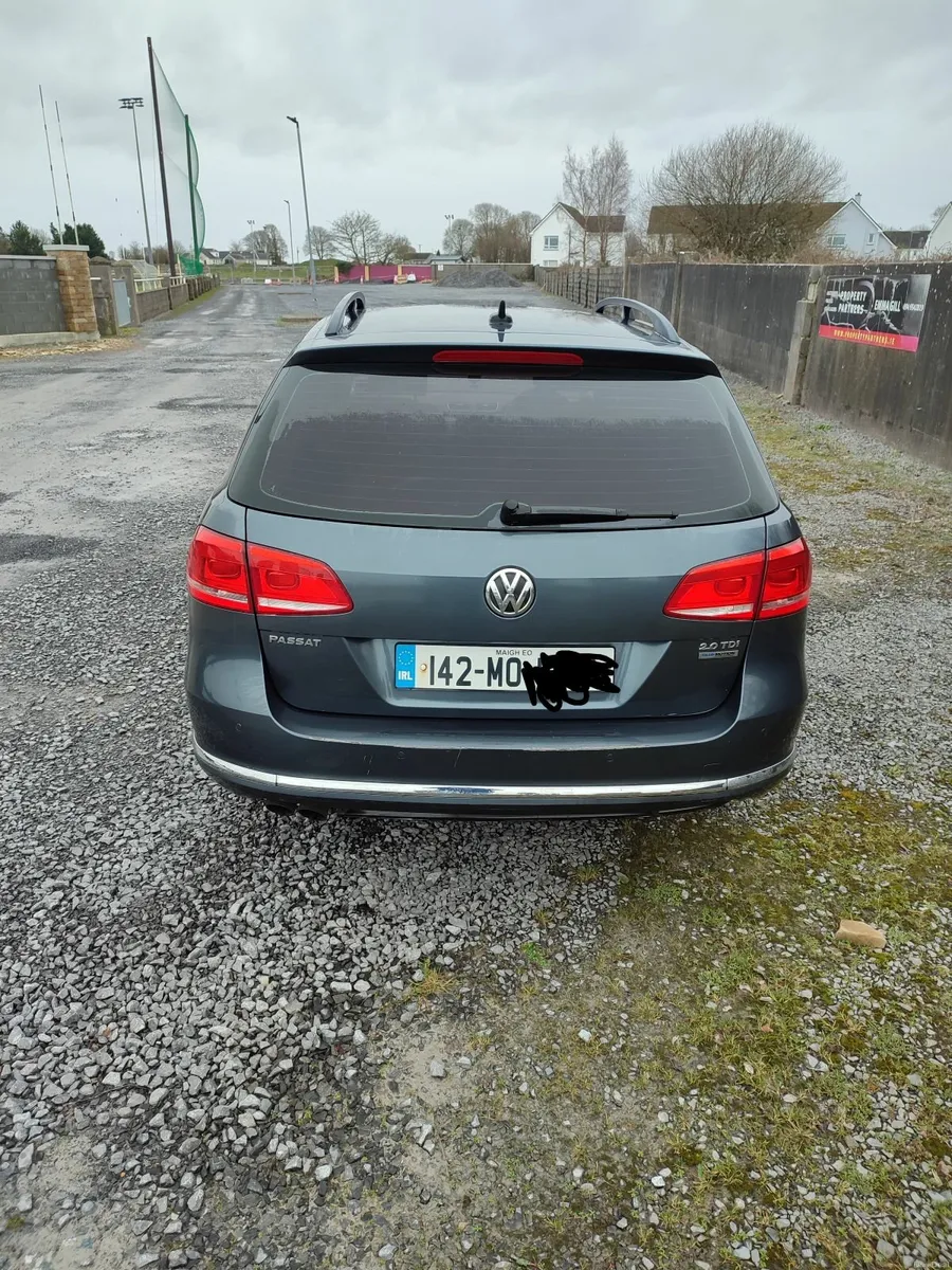 Volkswagen Passat 2014 - Image 2