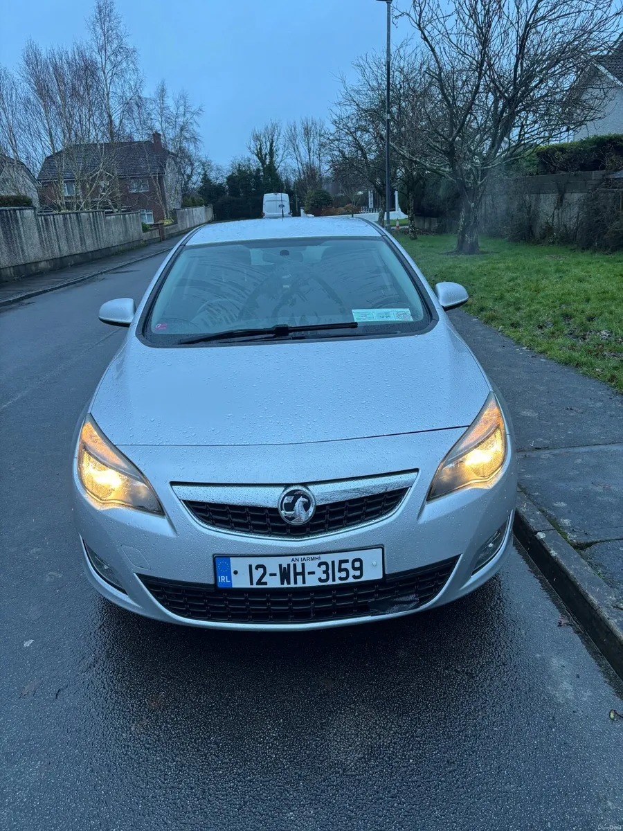 Vauxhall Astra 2012 1.6 petrol - Image 1